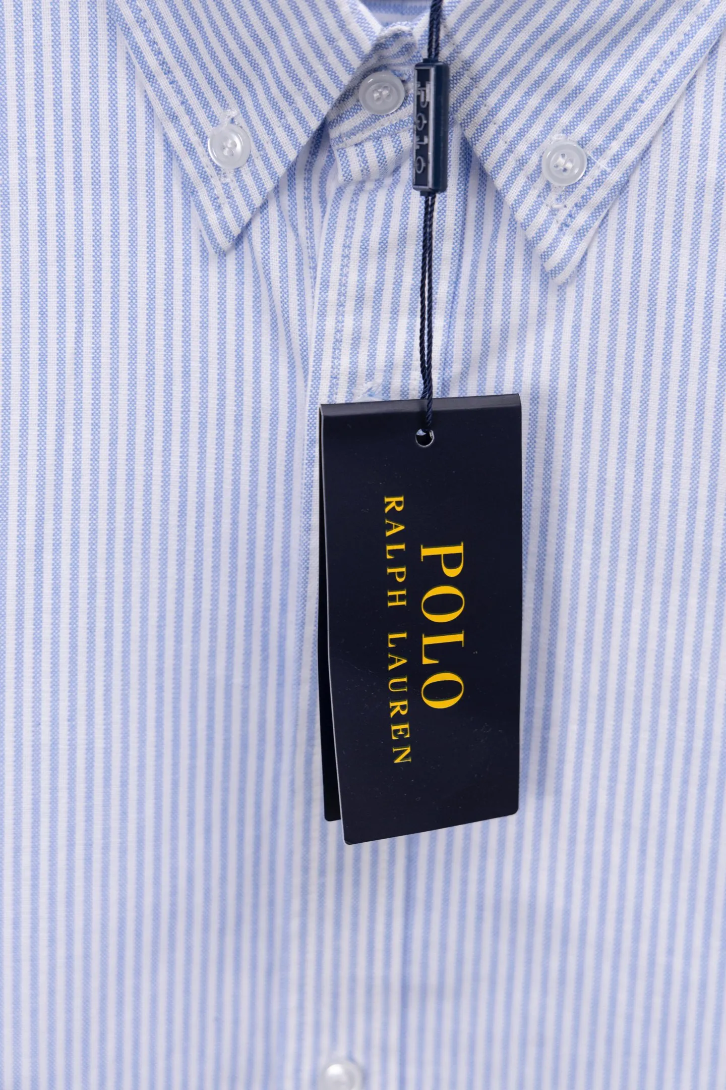P210 model number/F149 Ralph Laure small label color block embroidered shirt. Same style for men and women. The details of the official website are the same. Full set of packaging. Three labels are complete. Moisture-proof paper. Different market currency. Feel free to compare. The fabric is customized and dyed with ultra-high washed tie-dye process. Complex workmanship. Non-original pure cotton Oxford fabric material. Garment wash. Skin-friendly and comfortable. Classic and versatile. Suitable for business and leisure. Collar buttons. Different currency. All fabric accessories are original and benchmarked. The precise and high-quality jacquard craftsmanship makes the fabrics integrated into one. The upper body is soft and comfortable, extremely delicate, the hand feels solid, smooth and soft. The fabric does not wrinkle, and the hand feel is invincible. Perfect details. Size: S-XL